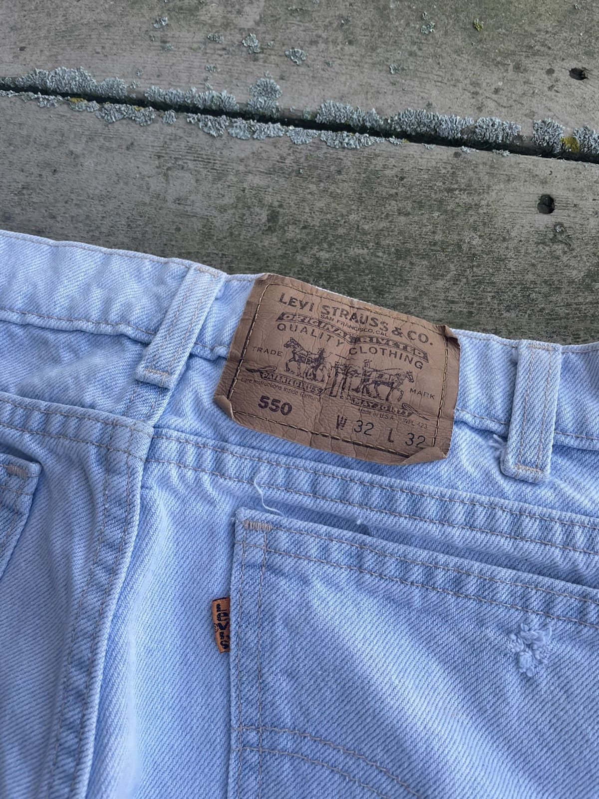 Levi's Vintage Clothing × Vintage Vintage Light Wash Orange Tab Levi’s 550 Size US 32 / EU 48 - 5 Thumbnail