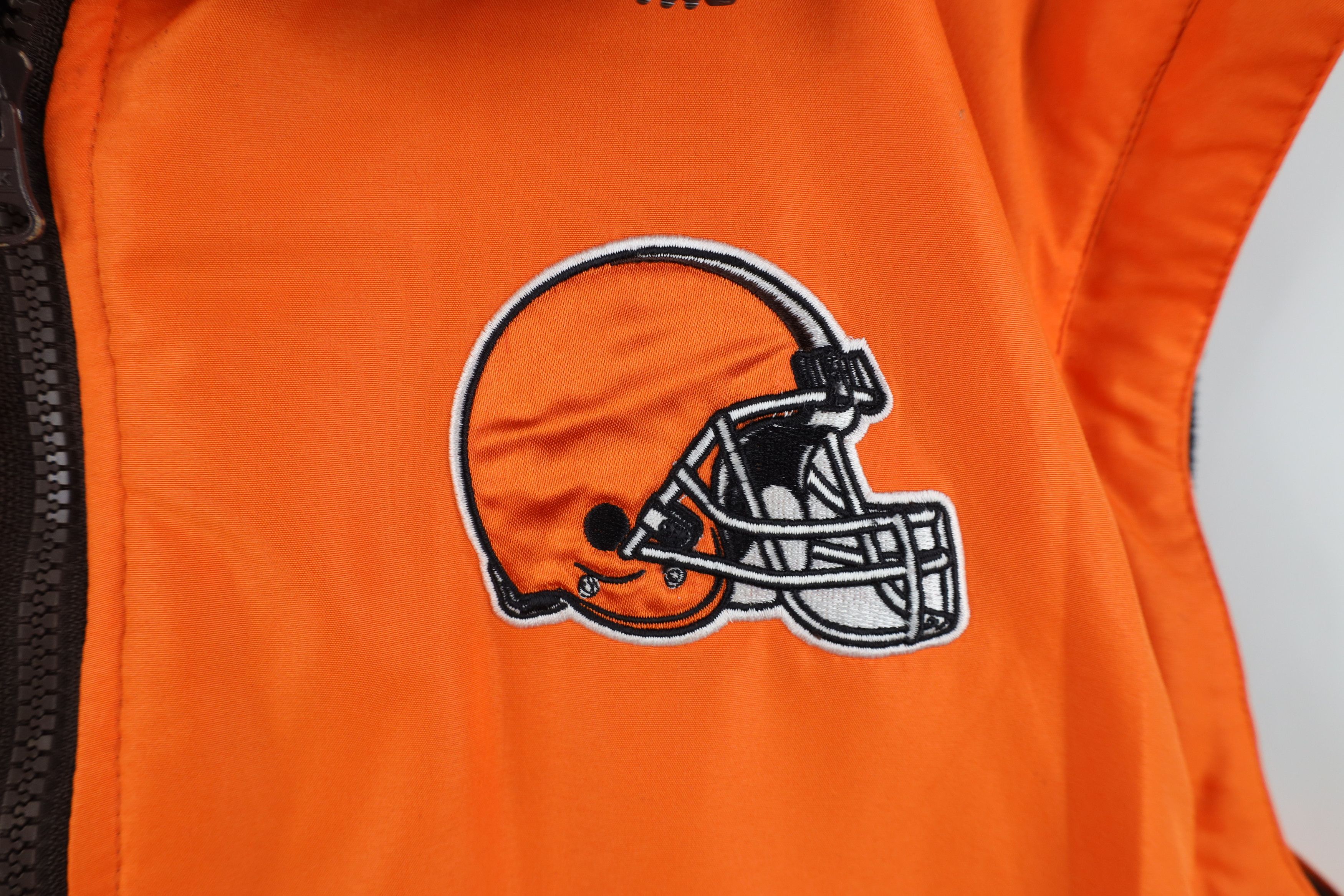 Vintage Vintage NFL Reversible Cleveland Browns Football Vest Jacket Size US XL / EU 56 / 4 - 4 Thumbnail