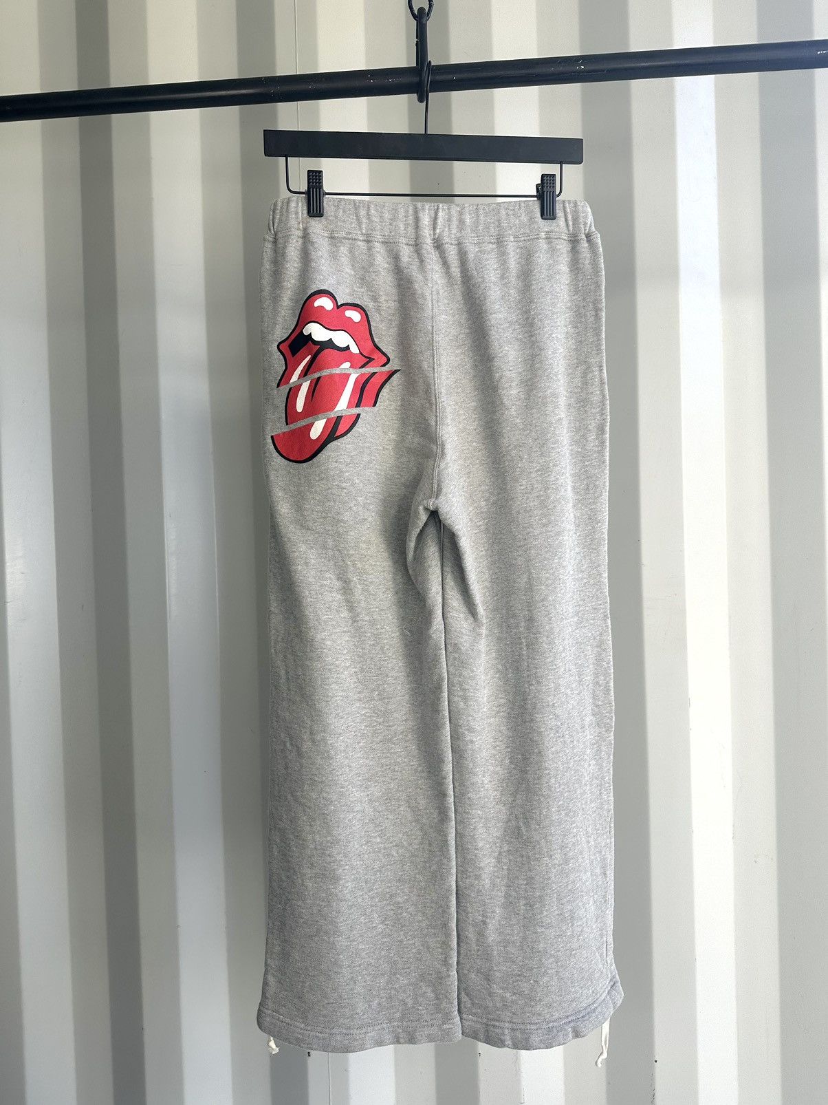 Comme des Garcons Homme Plus × The Rolling Stones Rolling Stones CDG Sweatpants Grey Tongue Logo Size US 29 - 1 Thumbnail