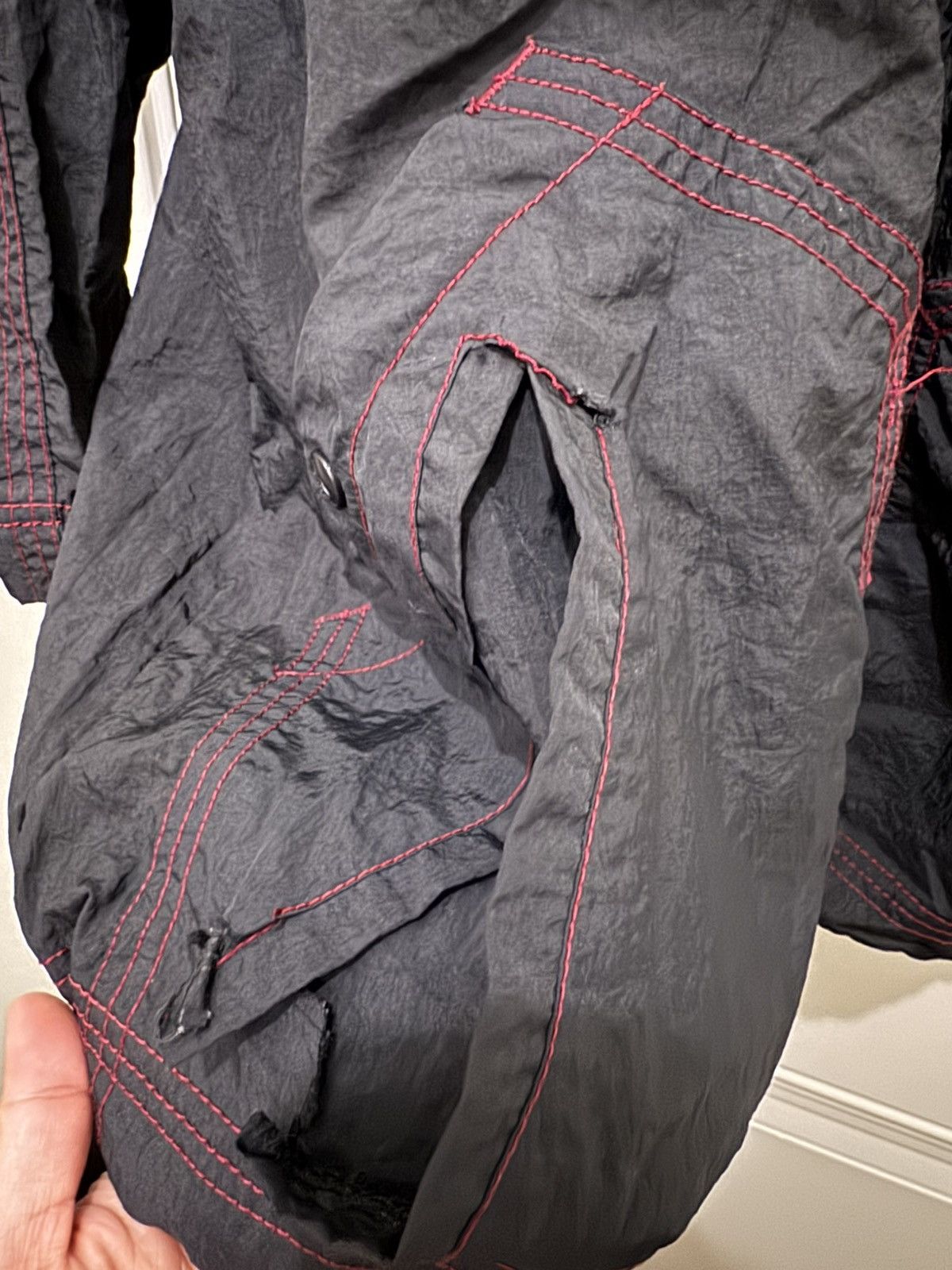 Nike × Vintage Vintage Nike Air Windbreaker - Black and Red Size US L / EU 52-54 / 3 - 6 Thumbnail