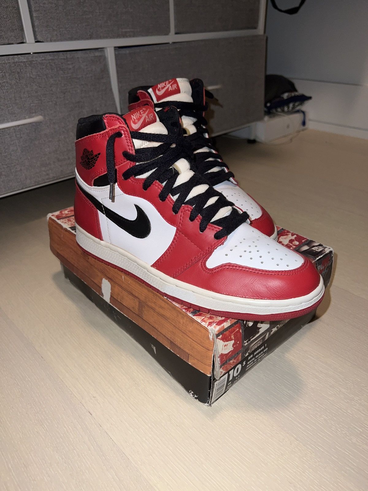 Nike 1994 Air Jordan 1 Retro High Chicago Size US 10.5 / EU 43-44 - 1 Thumbnail