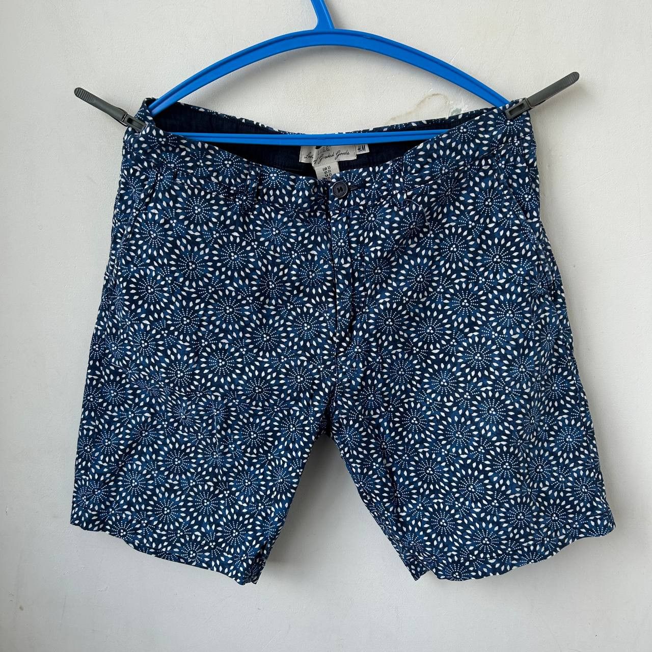 H&M H&M pattern short #1350 Size US 33 - 1 Thumbnail