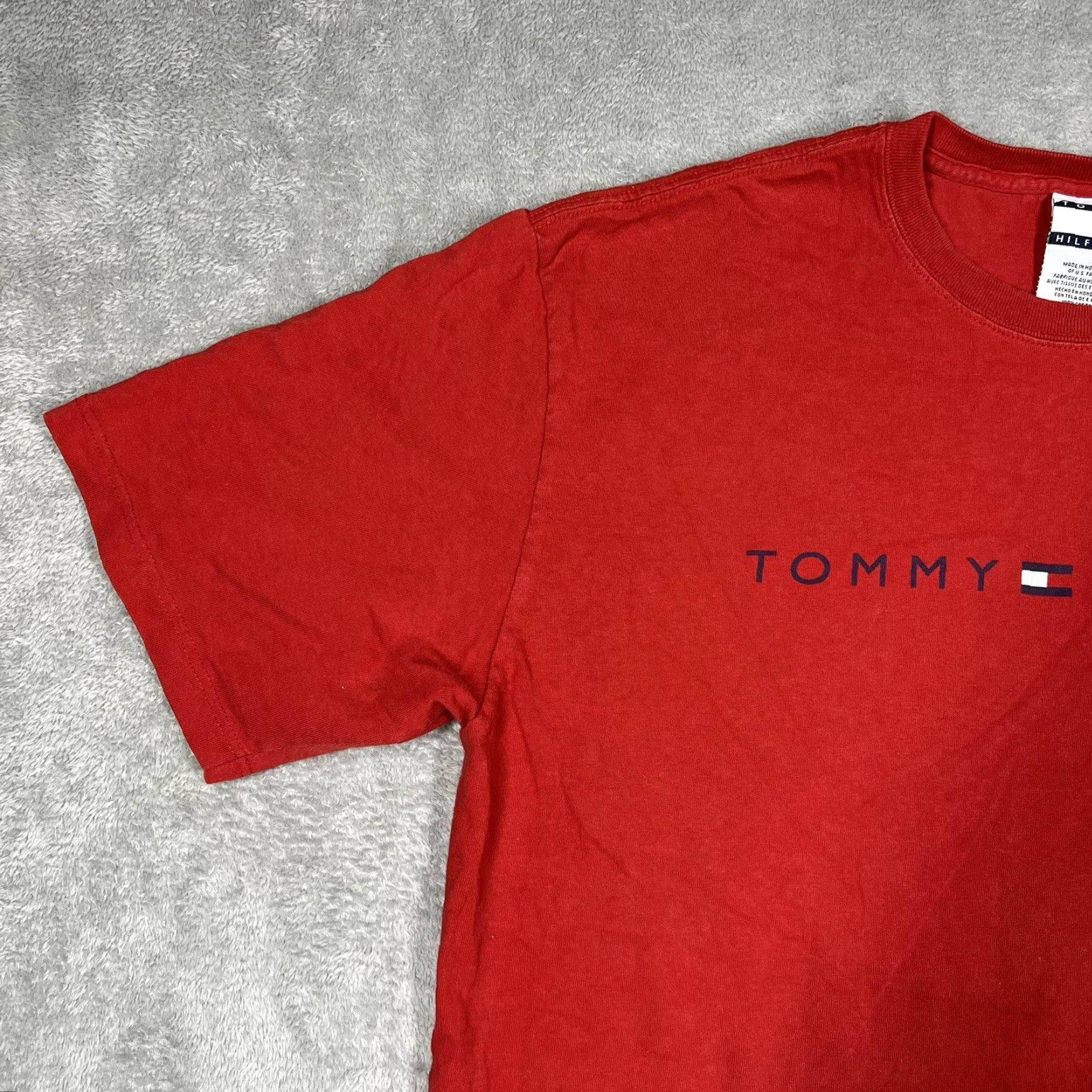 Tommy Hilfiger VINTAGE Tommy Hilfiger Men's T-Shirt Large Logo Text Graphic Print Red Tee Size US L / EU 52-54 / 3 - 4 Thumbnail