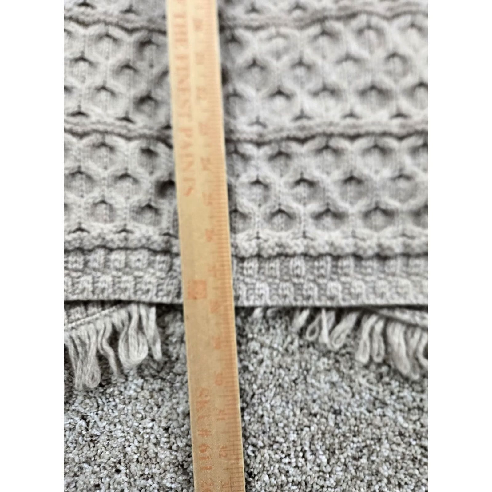 Vintage VINTAGE Carraig Donn Shawl Womens One Size Beige Aran Cable Knit Merino Wool Ireland Vest Size ONE SIZE - 7 Thumbnail