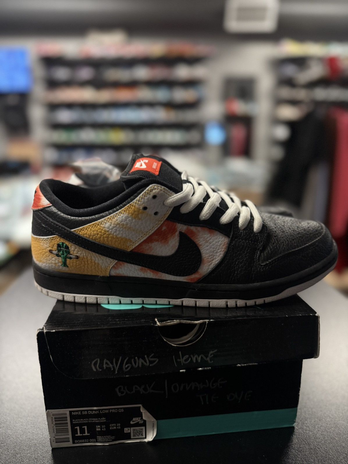 Nike Nike SB Dunk Low Tie Dye Ray Gun Black Size 11 BQ6832-001 Size US 11 / EU 44 - 11 Thumbnail