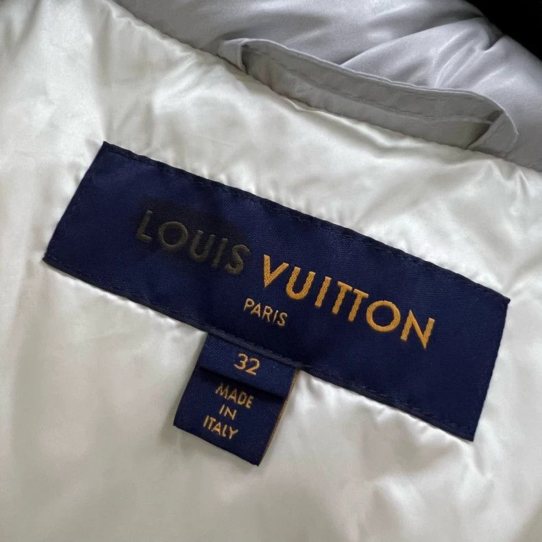 Louis Vuitton Louis Vuitton size 32 Landscape printed logo down jacket 25 Size XXS / US 00 / IT 34 - 5 Thumbnail