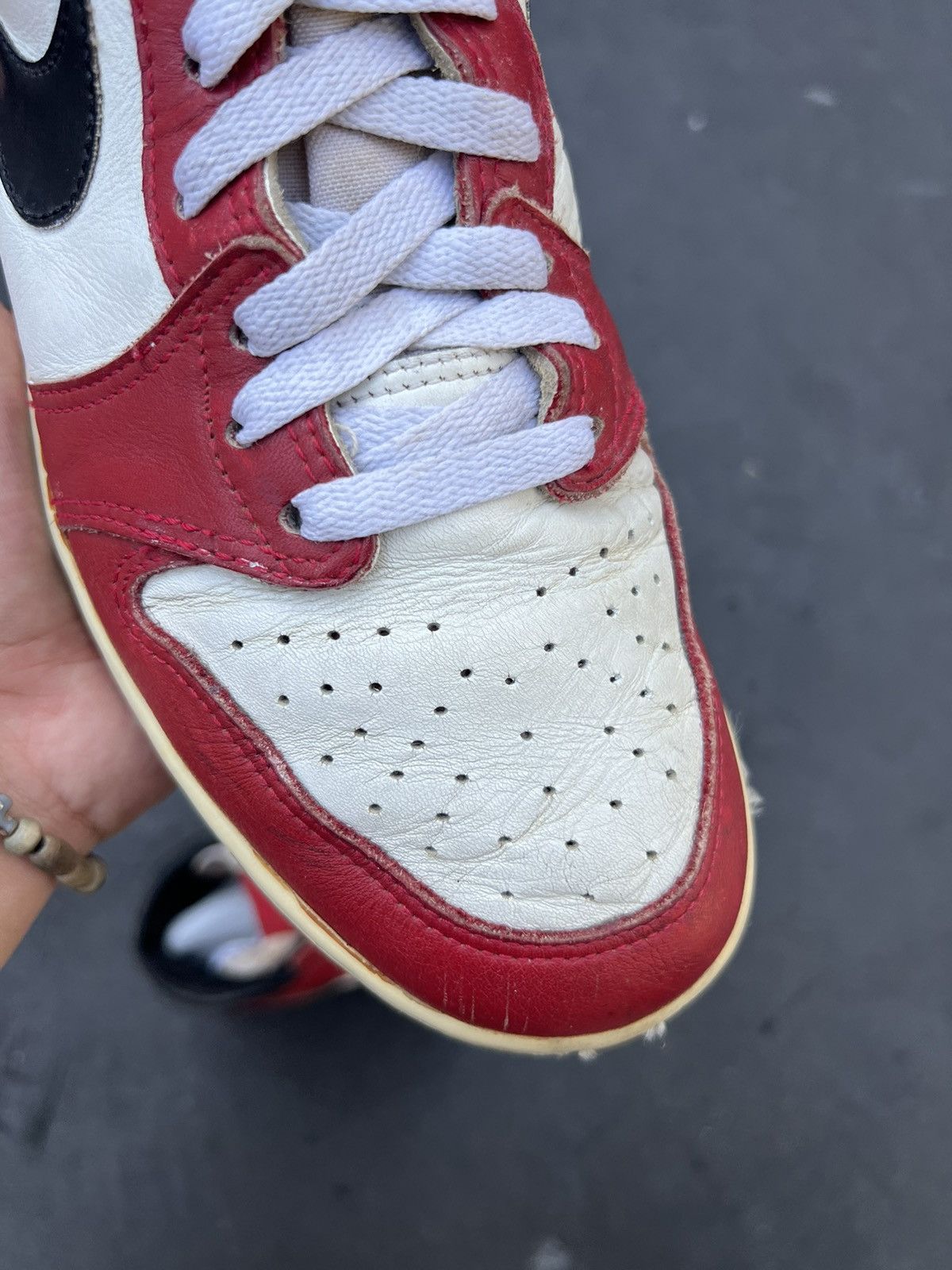 Jordan Brand Jordan 1 OG 1985 Chicago Size US 9.5 / EU 42-43 - 9 Thumbnail