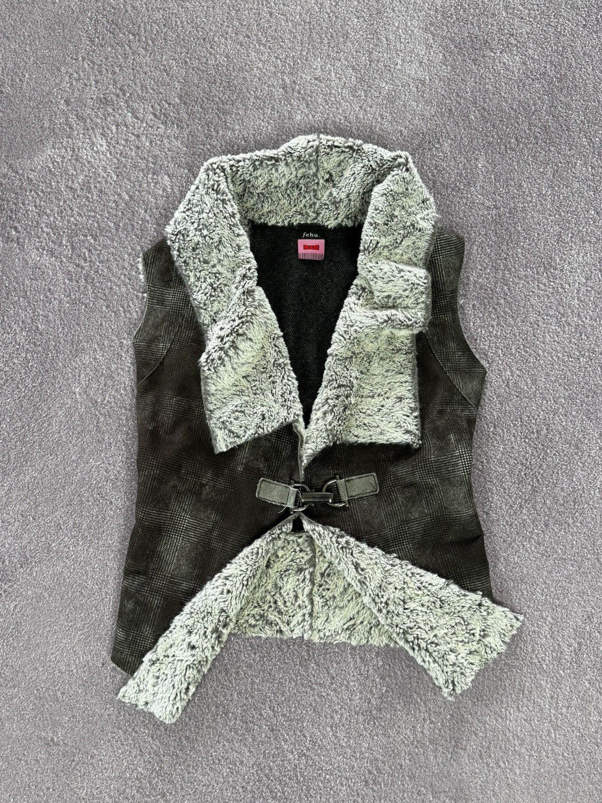 Japanese Brand Avant Garde Y2K Vintage Fuzzy Glam Vest Size M / US 6-8 / IT 42-44 - 1 Thumbnail