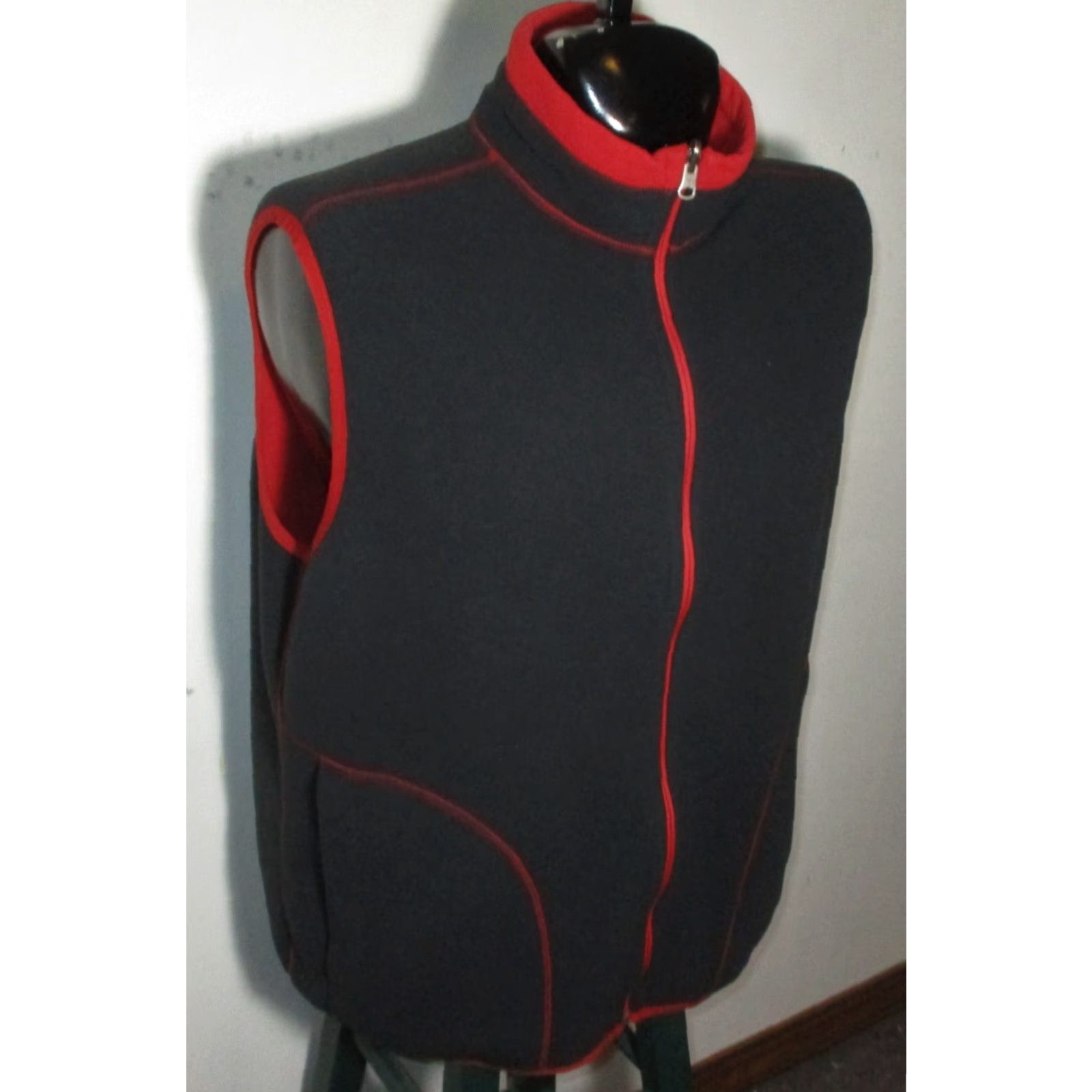 Vintage L.L. Bean Black & Red Full Zip Fleece Reversible Vest Men’s Size L Vest, Full Zip, Reversible, Fleece, Black & Red, Size L, Men Size US L / EU 52-54 / 3 - 4 Thumbnail