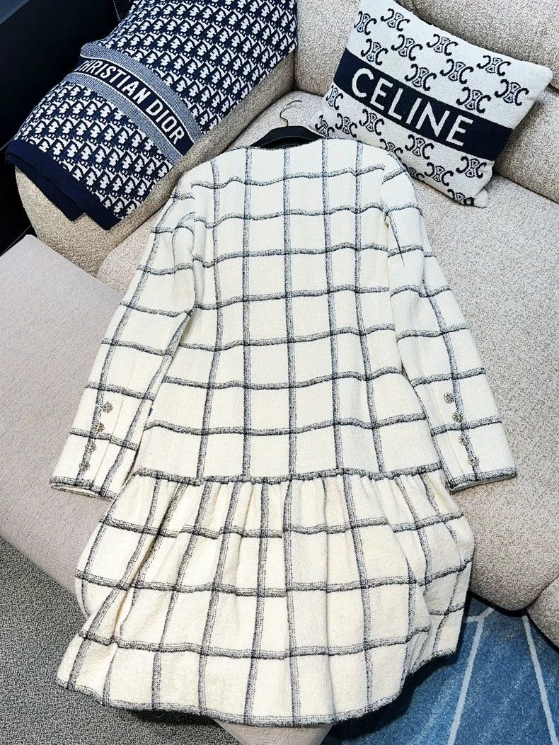 Chanel Chanel 22K beige plaid diamond buckle embroidered dress ja Size XS / US 0-2 / IT 36-38 - 3 Thumbnail