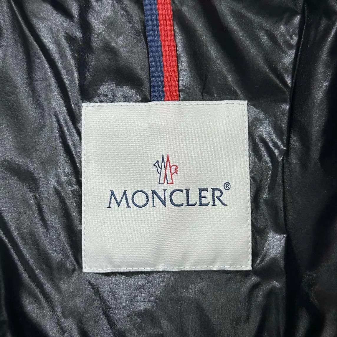 Moncler Moncler Black Sleeve Patch Down Jacket Size 3 Size M / US 6-8 / IT 42-44 - 4 Thumbnail
