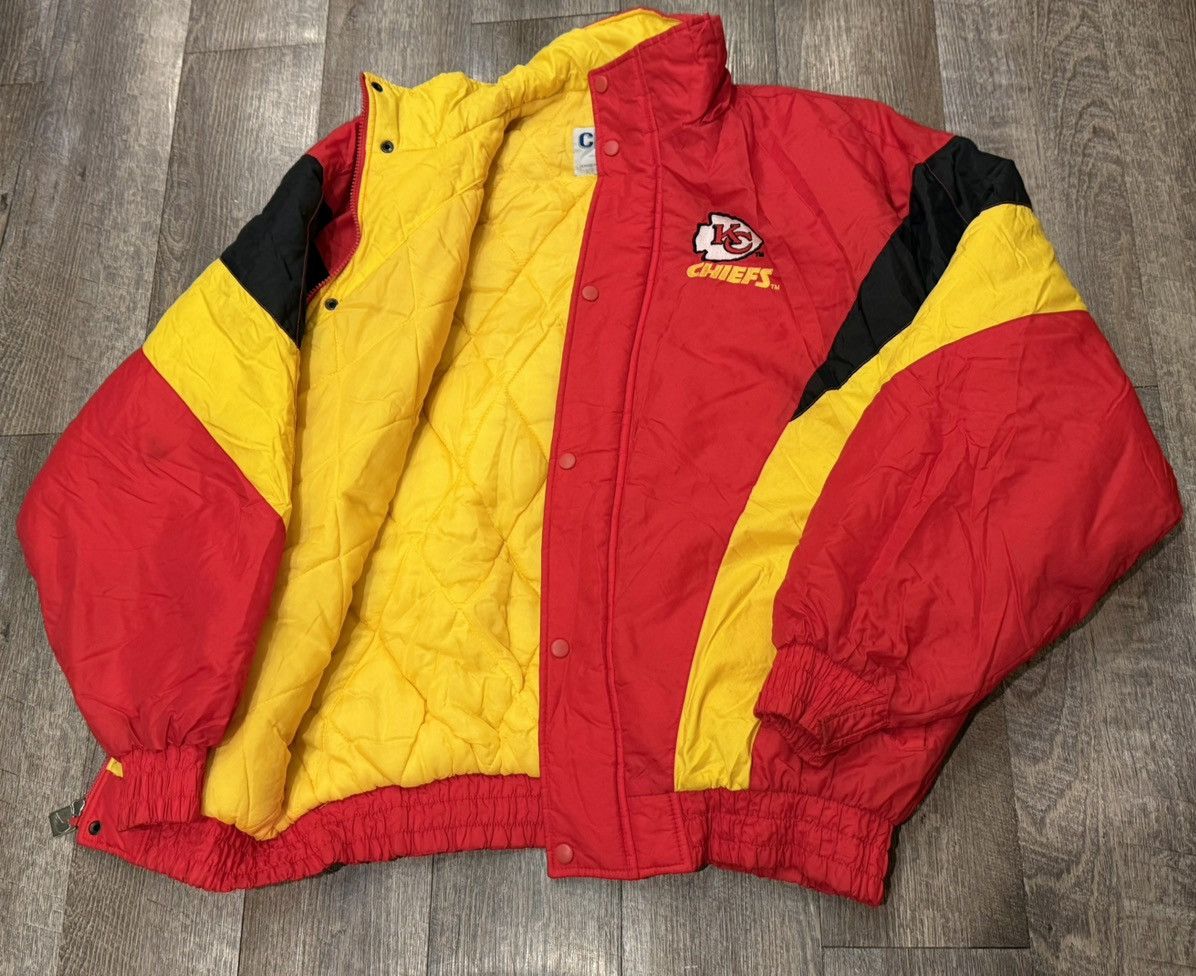 Chalk Line Vintage Kansas City Chiefs Chalk Line Puffer Jacket size XL Size US XL / EU 56 / 4 - 3 Thumbnail