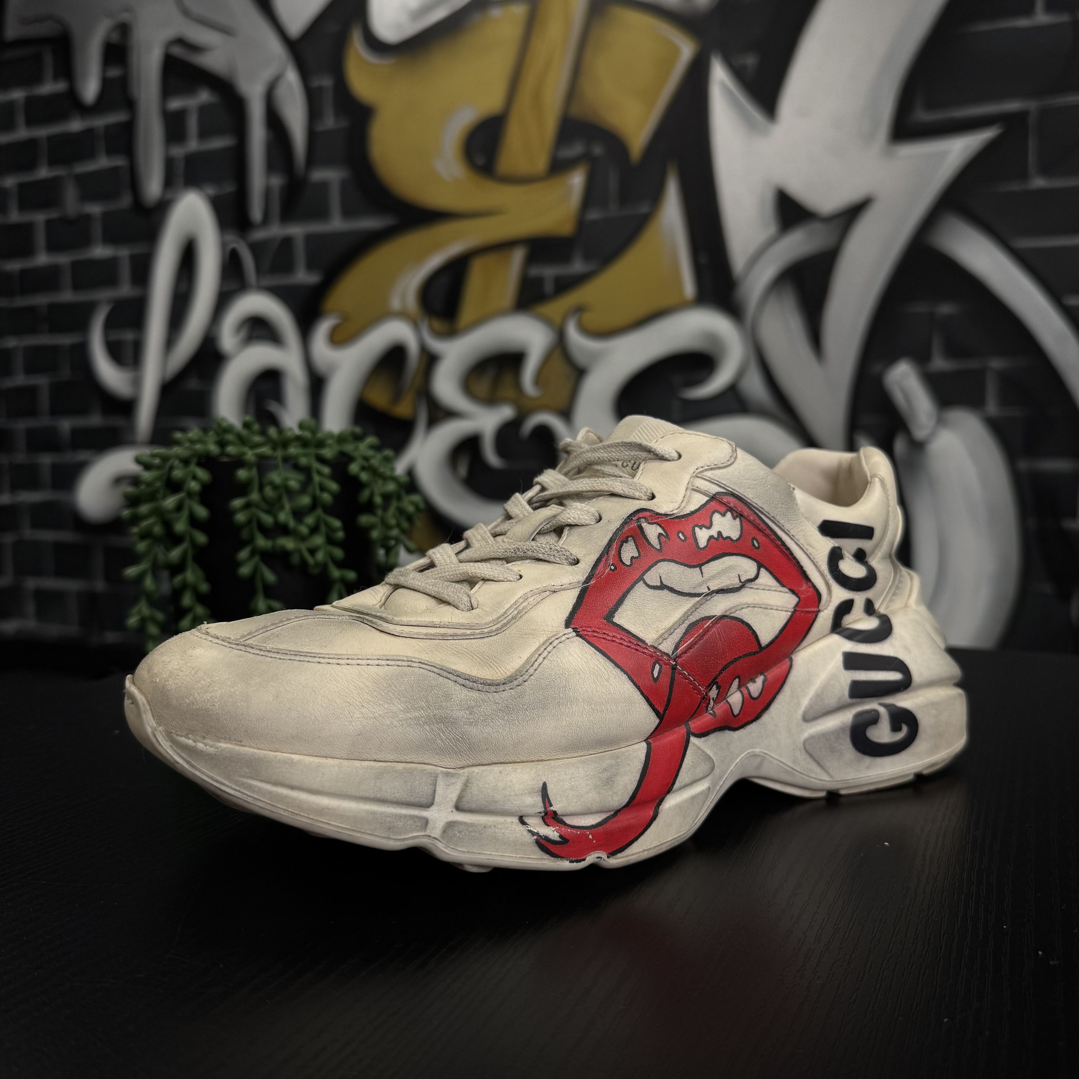 Gucci GUCCI RHYTON MOUTH PRE DISTRESSED Size US 9 / EU 42 - 1 Thumbnail