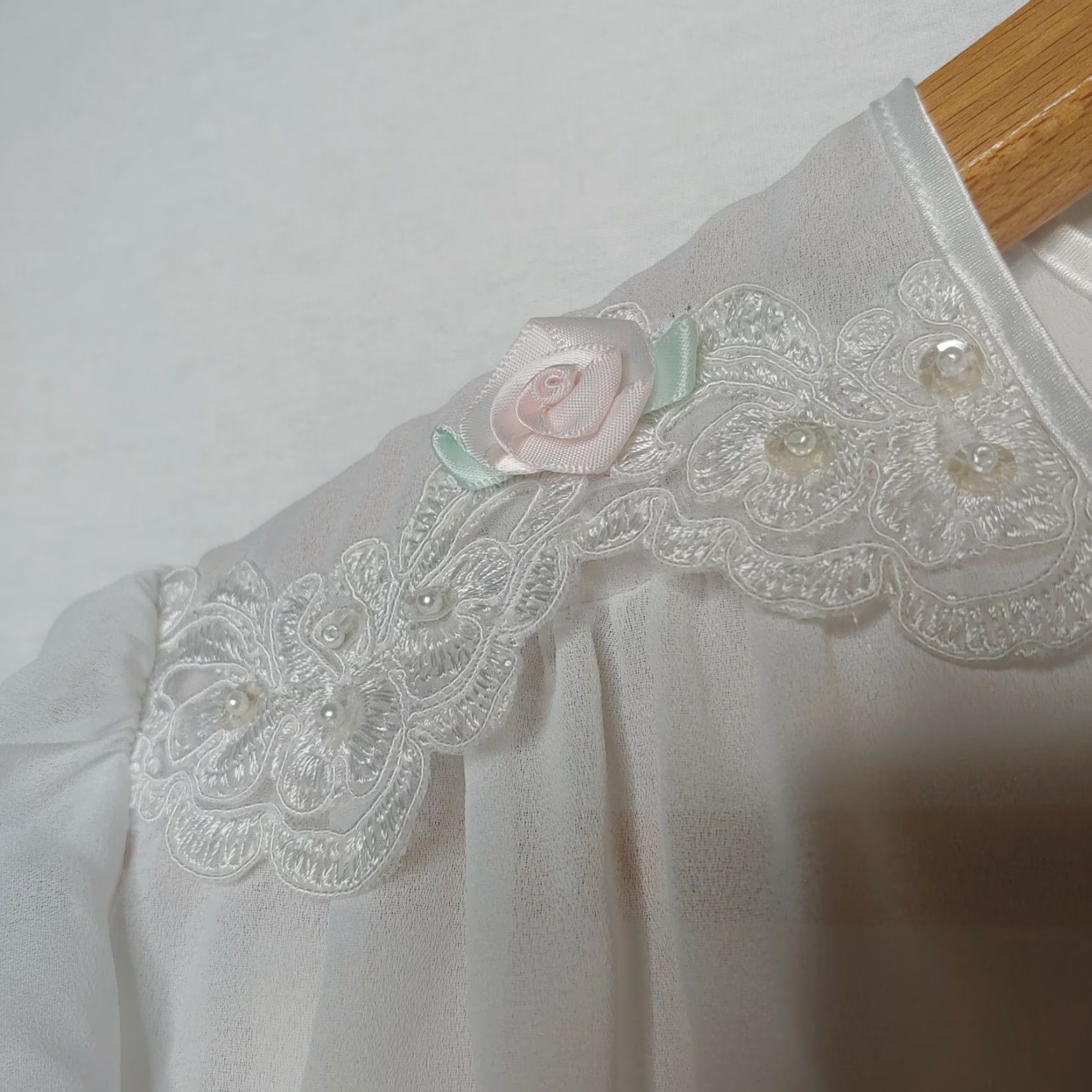 Vintage Cinema Etoile Women Small White Chemise Nightgown Stretch Lace Top Gown Sexy Sleeveless Short Flutter Sleeve 34" Chest 35" Length Size ONE SIZE - 5 Thumbnail