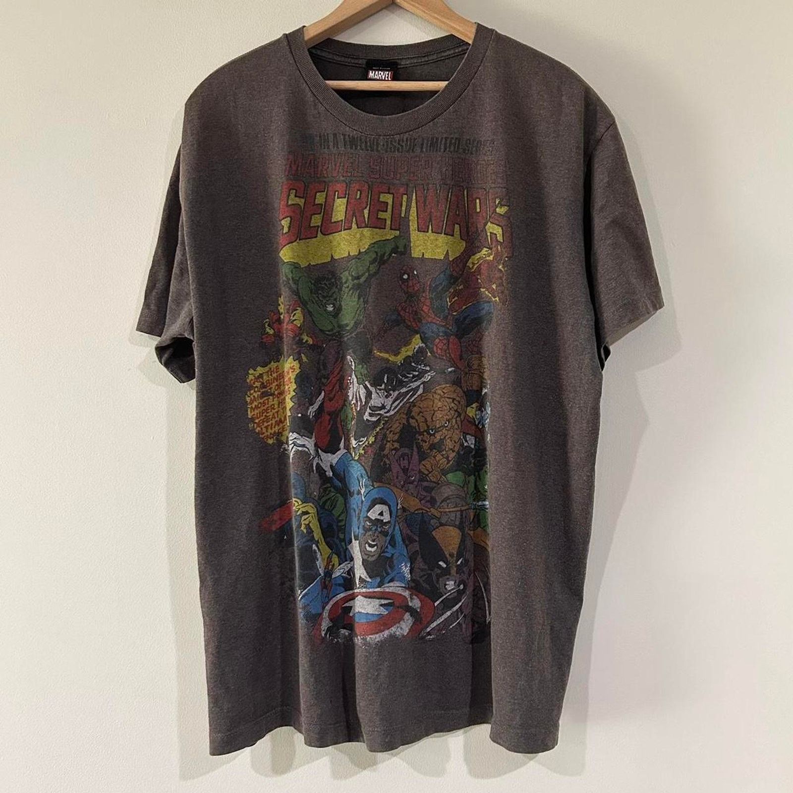 Marvel Comics Vintage Marvel Secret Wars Comic Tee Shirt Size US XL / EU 56 / 4 - 1 Thumbnail