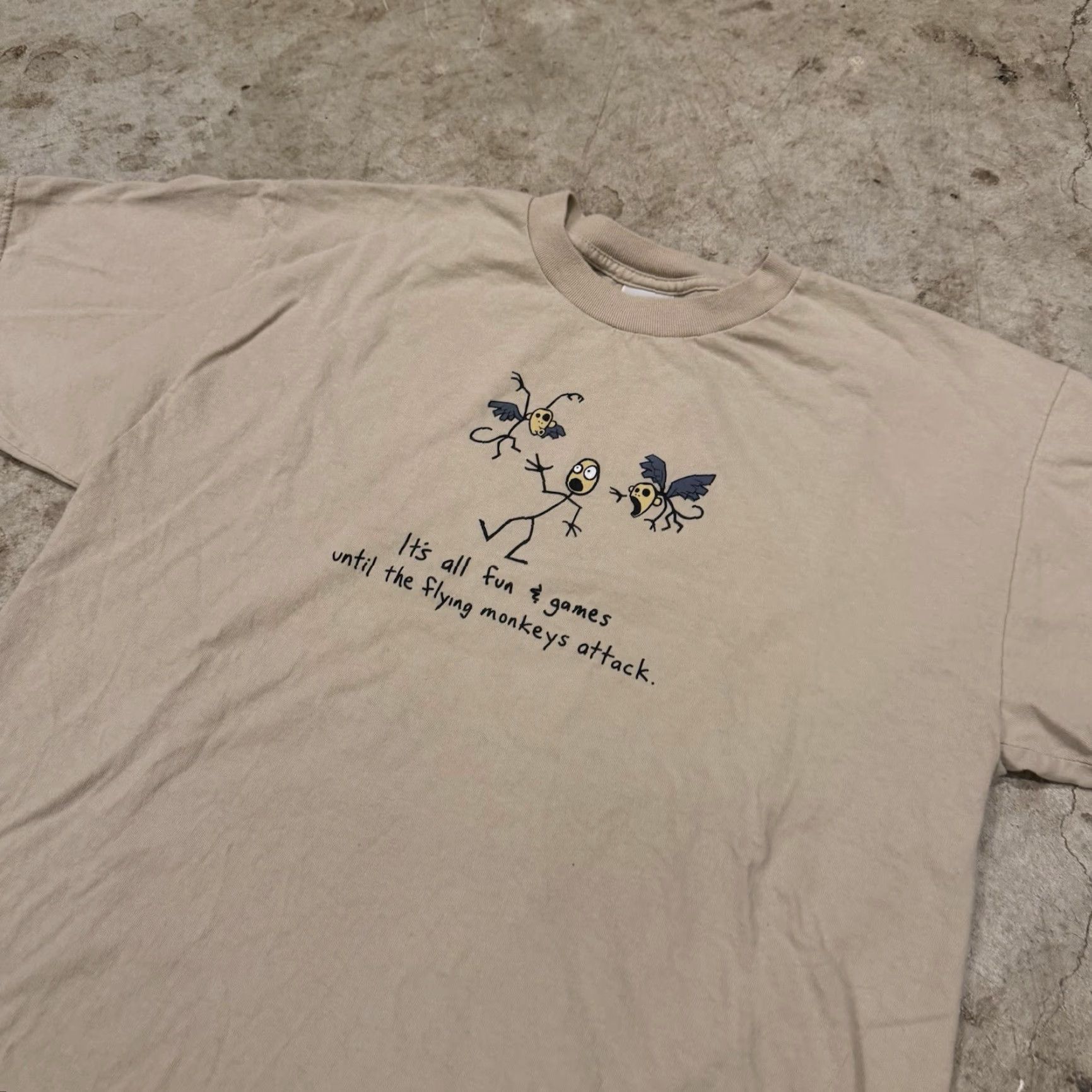 Vintage VINTAGE Y2K Flying Monkeys Attack Grunge 90s Stick Figure Humor T-Shirt Mens Large Tan Size US L / EU 52-54 / 3 - 2 Thumbnail
