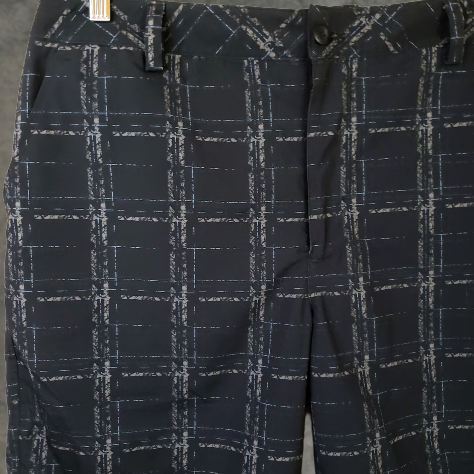 Under Armour Under Armour Shorts Mens 36 Black Gray Plaid 10" Inseam Golf Casual Chino Size US 36 / EU 52 - 1 Thumbnail
