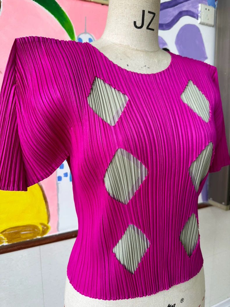 Issey Miyake Issey Miyake A hollowed-out plum-colored top Size L / US 10 / IT 46 - 2 Thumbnail