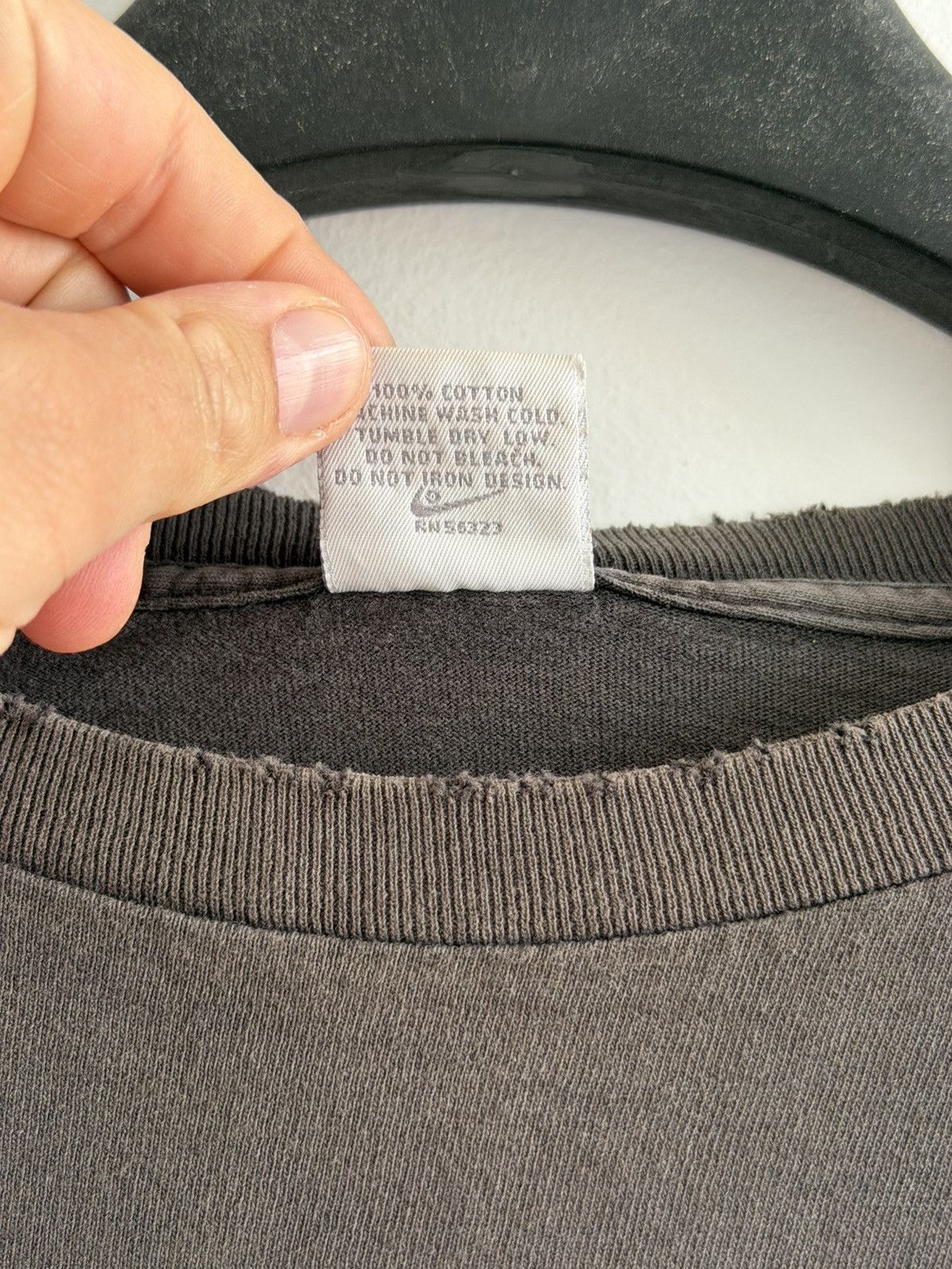 Nike *RARE* SUPER SUN FADED AGASI BLACK DISTRESSED NIKE T-SHIRT Size US XL / EU 56 / 4 - 5 Thumbnail