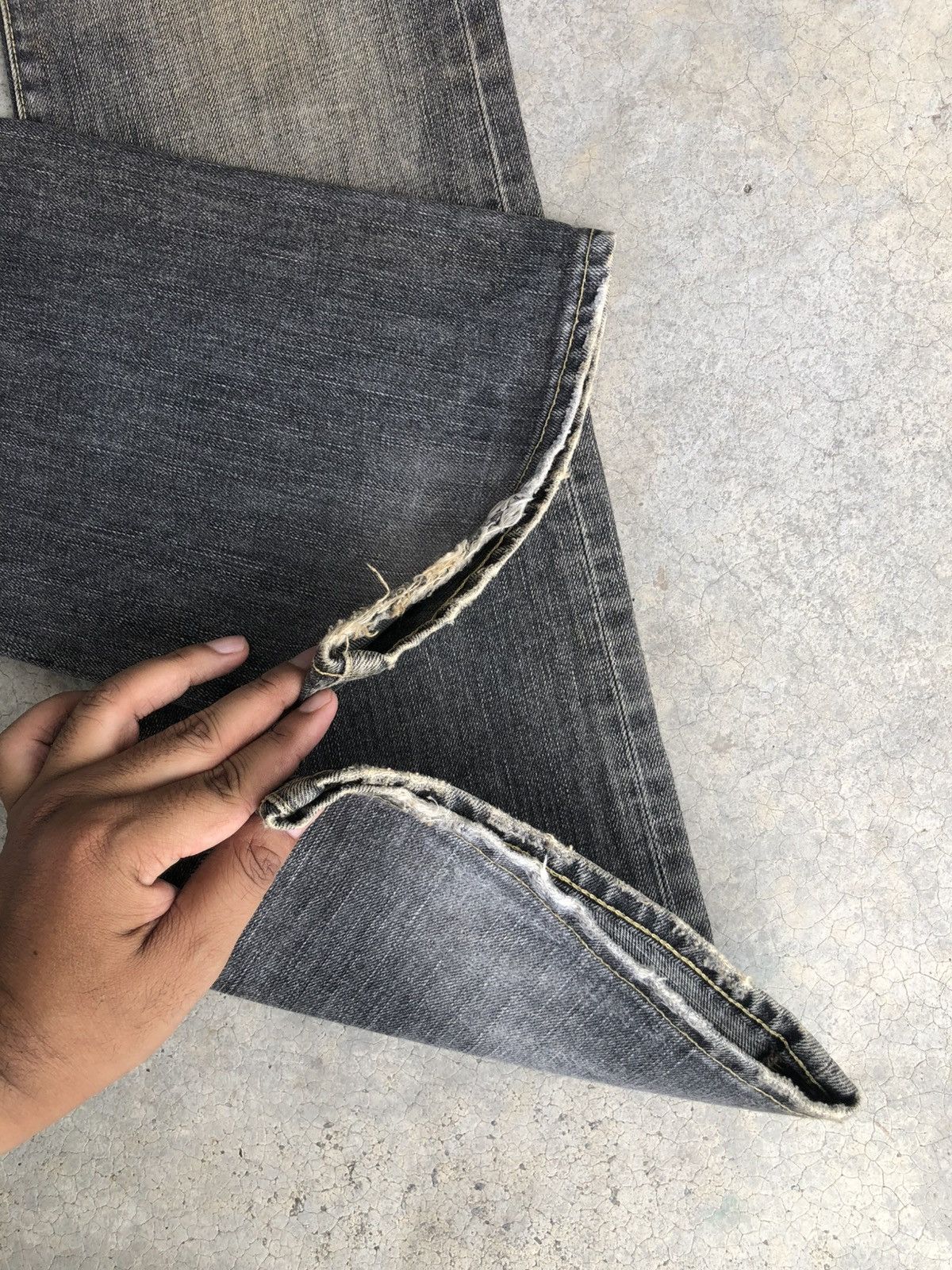 If Six Was Nine Japanese Uniqlo Flared Jeans Bootcut Distressed Denim Size US 30 / EU 46 - 13 Thumbnail