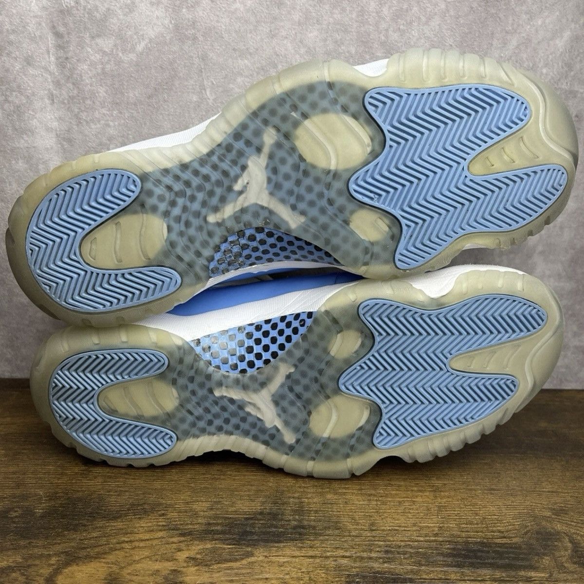 Jordan Brand Air Jordan 11 Retro Low University Blue 2017 528895-106 UNC Size US 11 / EU 44 - 7 Thumbnail