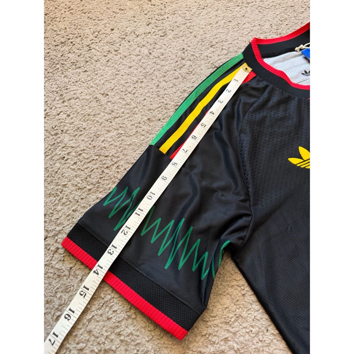 Adidas JAMAICA 26 X BOB MARLEY AWAY AUTHENTIC JERSEY Size US M / EU 48-50 / 2 - 17 Thumbnail