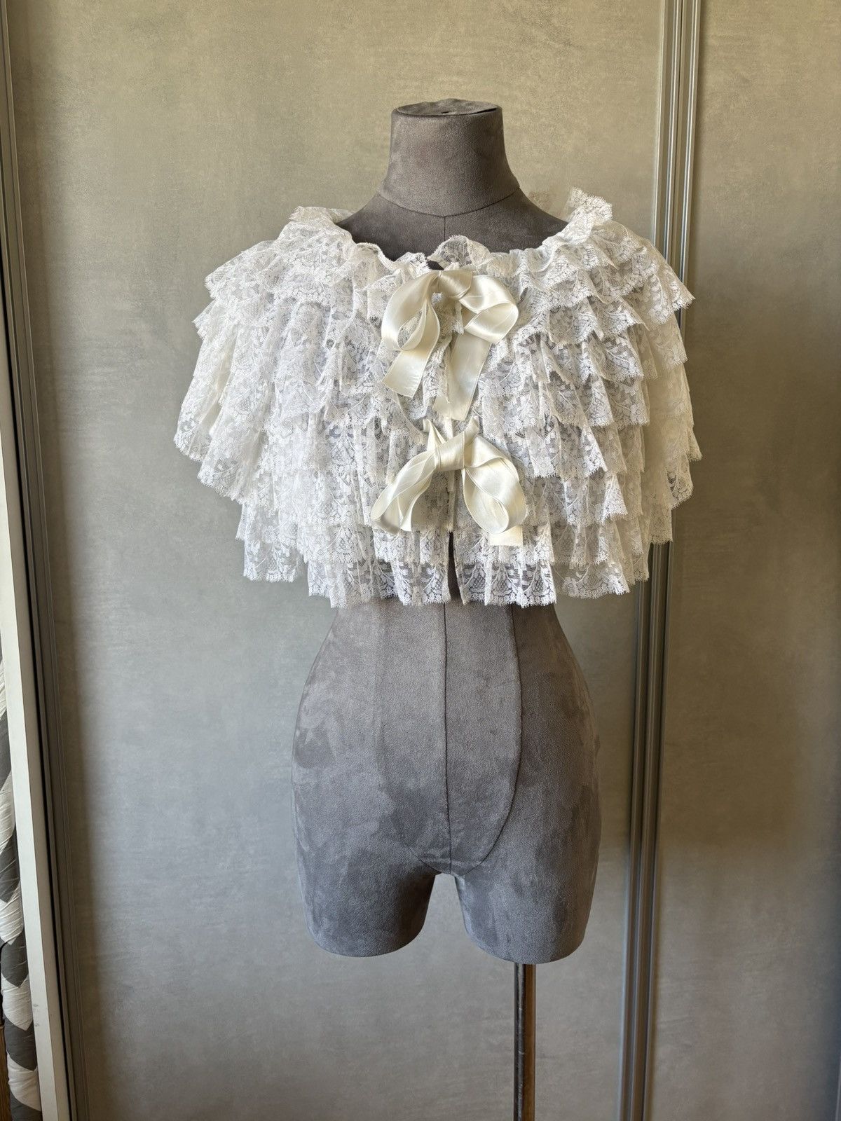 Dior Christian Dior Lace Capelet Satin Bows, circa 20th century Size S / US 4 / IT 40 - 2 Thumbnail