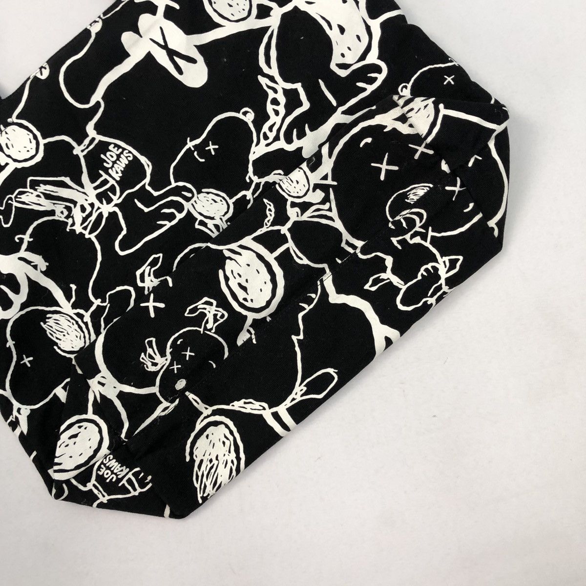 Uniqlo KAWS X PEANUTS FULL PRINT SNOOPY CANVAS TOTE BAG BY UNIQLO Size ONE SIZE - 3 Thumbnail