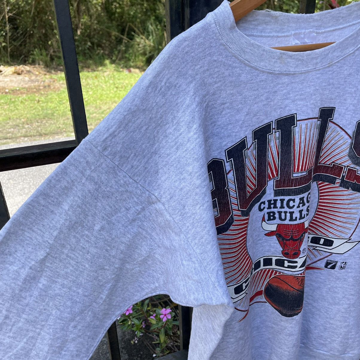 NBA × Vintage 🔥Vintage 90s Chicago Bulls NBA Product Big Logo Sweatshirts Size US M / EU 48-50 / 2 - 5 Thumbnail