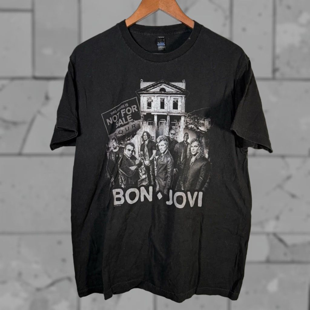 Tultex VINTAGE Bon Jovi 2017 Tour Graphic T-Shirt Mens Large Cotton Band Rock Concert ID Size US L / EU 52-54 / 3 - 1 Thumbnail