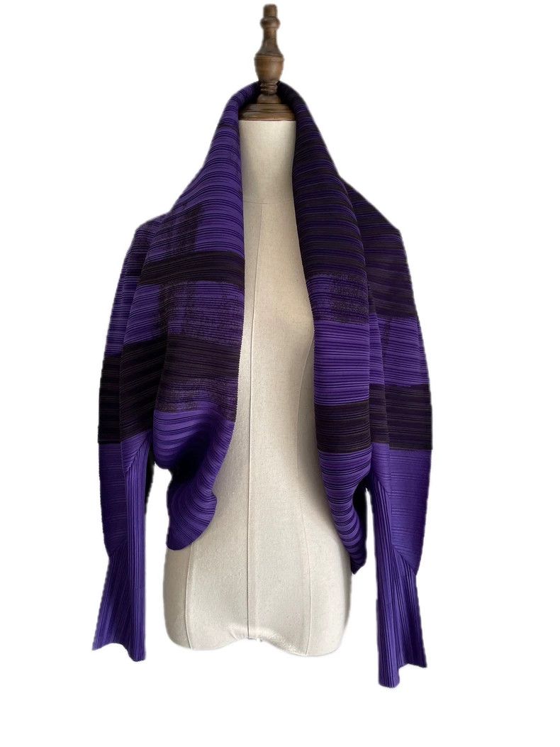 Issey Miyake Issey Miyake size:one size A purple-black transformable co Size XS / US 0-2 / IT 36-38 - 1 Thumbnail