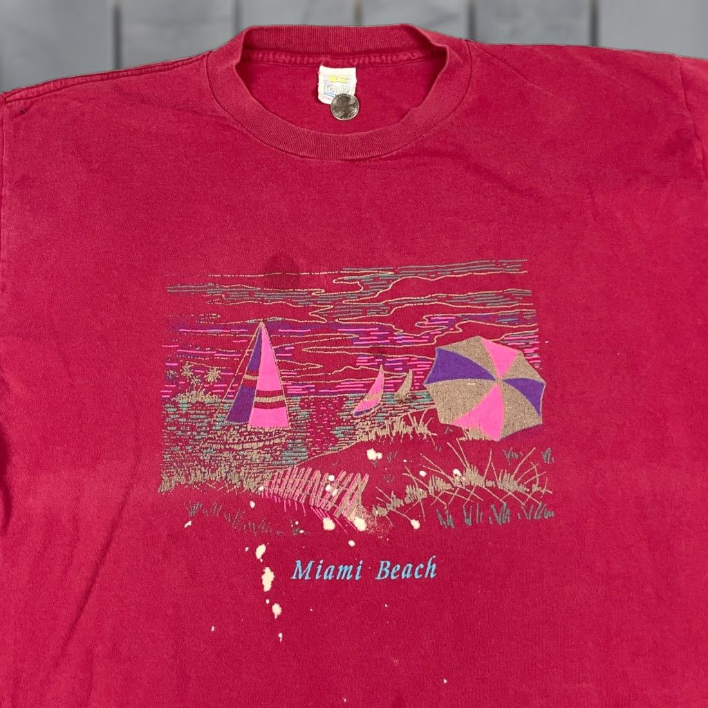 Vintage VINTAGE Miami Tshirt Mens Large Red Beach Single Stitch Art Tee Adult Shirt Size US L / EU 52-54 / 3 - 1 Thumbnail