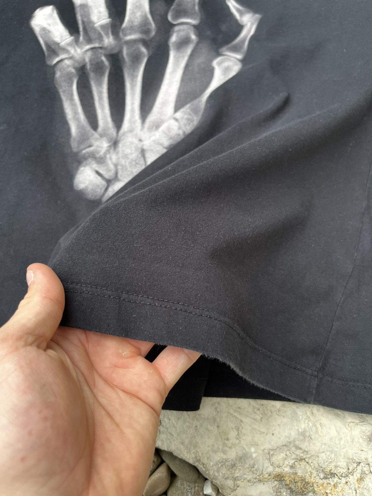 Japanese Brand × Vintage Vintage skeleton y2k fuck you roentgen middle finger tee Size US L / EU 52-54 / 3 - 15 Thumbnail