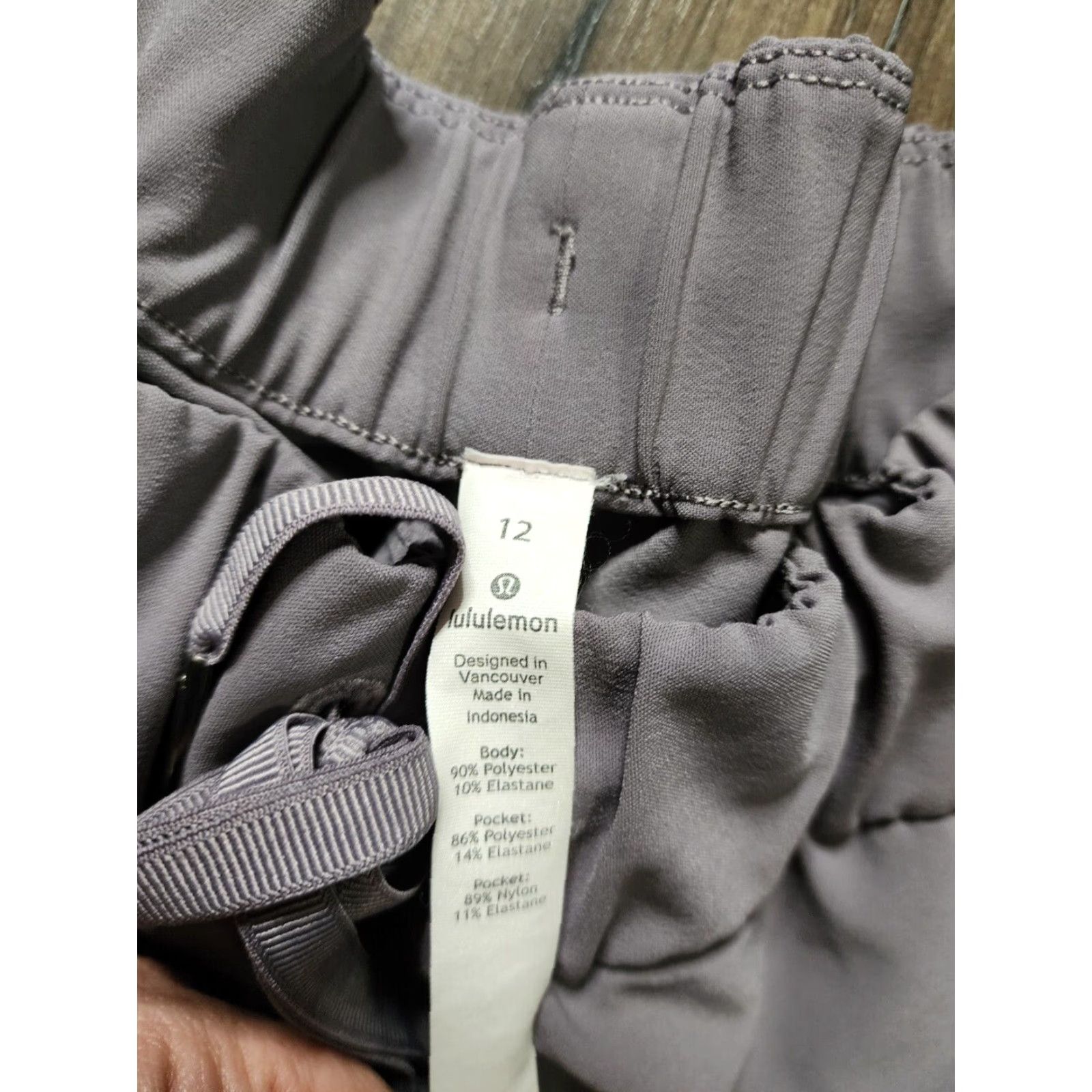 Lululemon Lululemon Women's Athletic Shorts Gray On The Fly 12 Drawstring Waist Yoga Gym Size 34" / US 12 / IT 48 - 2 Thumbnail