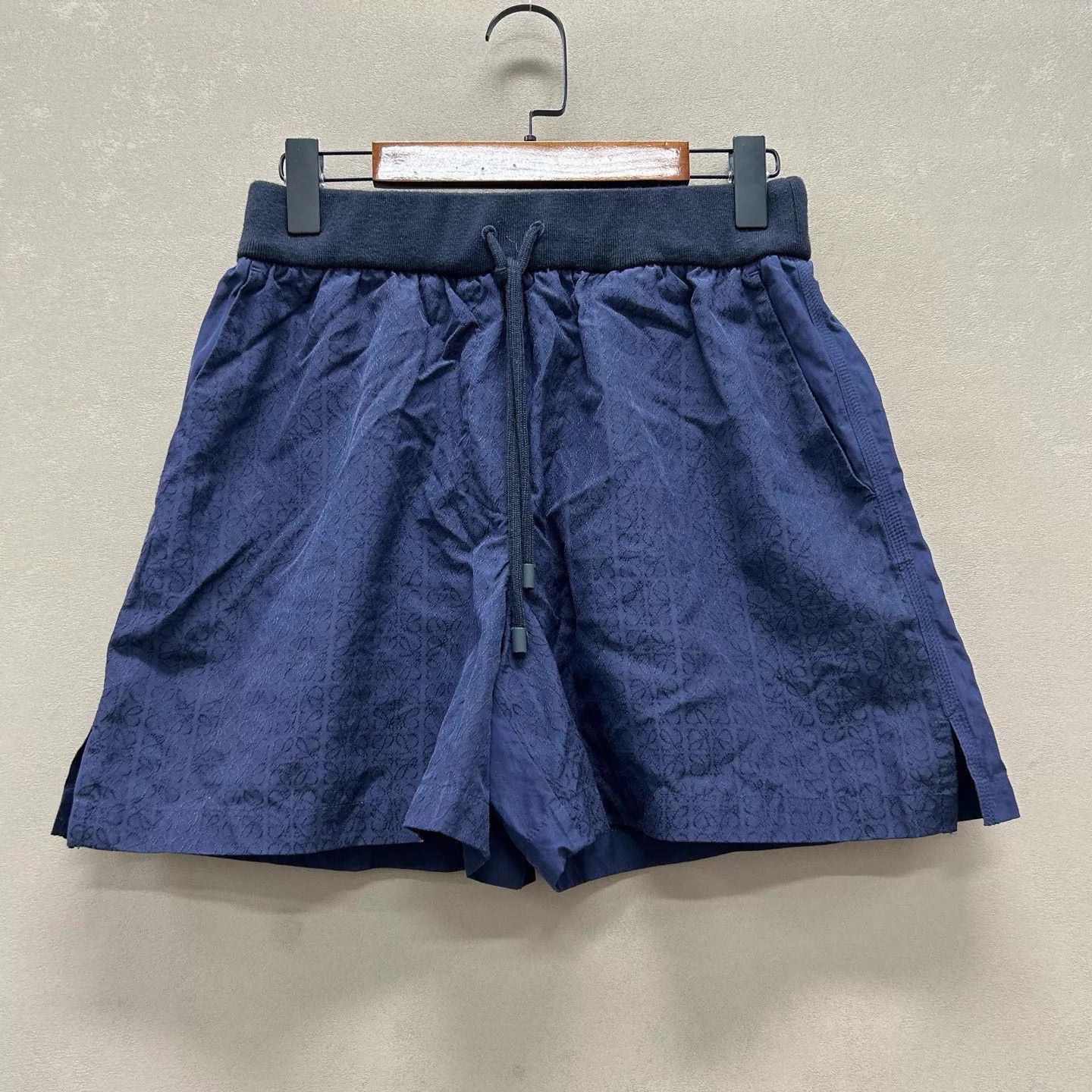 Loewe Loewe Navy 99 M Shorts All-Over Logo, Pkt Embro Size 27" / US 4 / IT 40 - 1 Thumbnail