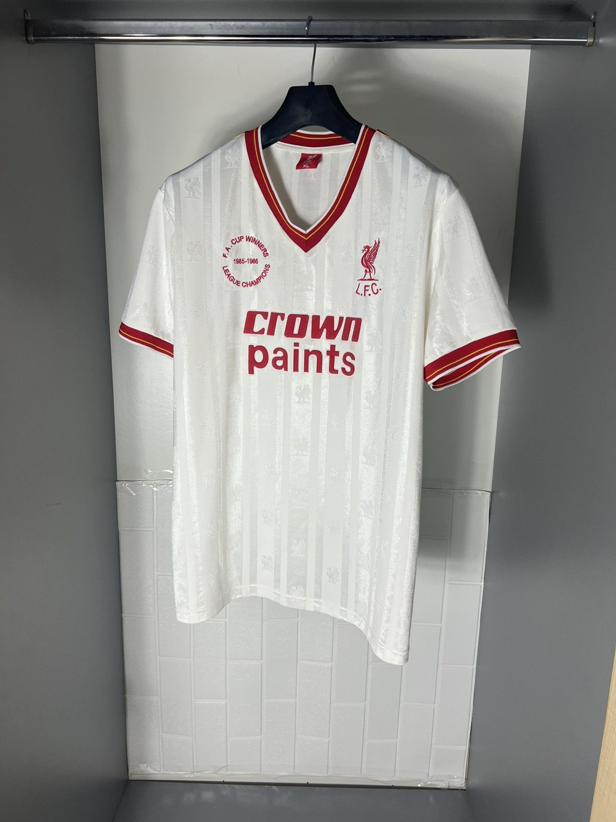 Vintage VERY RARE FC LIVERPOOL ENGLAND RETRO SOCCER JERSEY BLOKECORE Size US XL / EU 56 / 4 - 2 Thumbnail