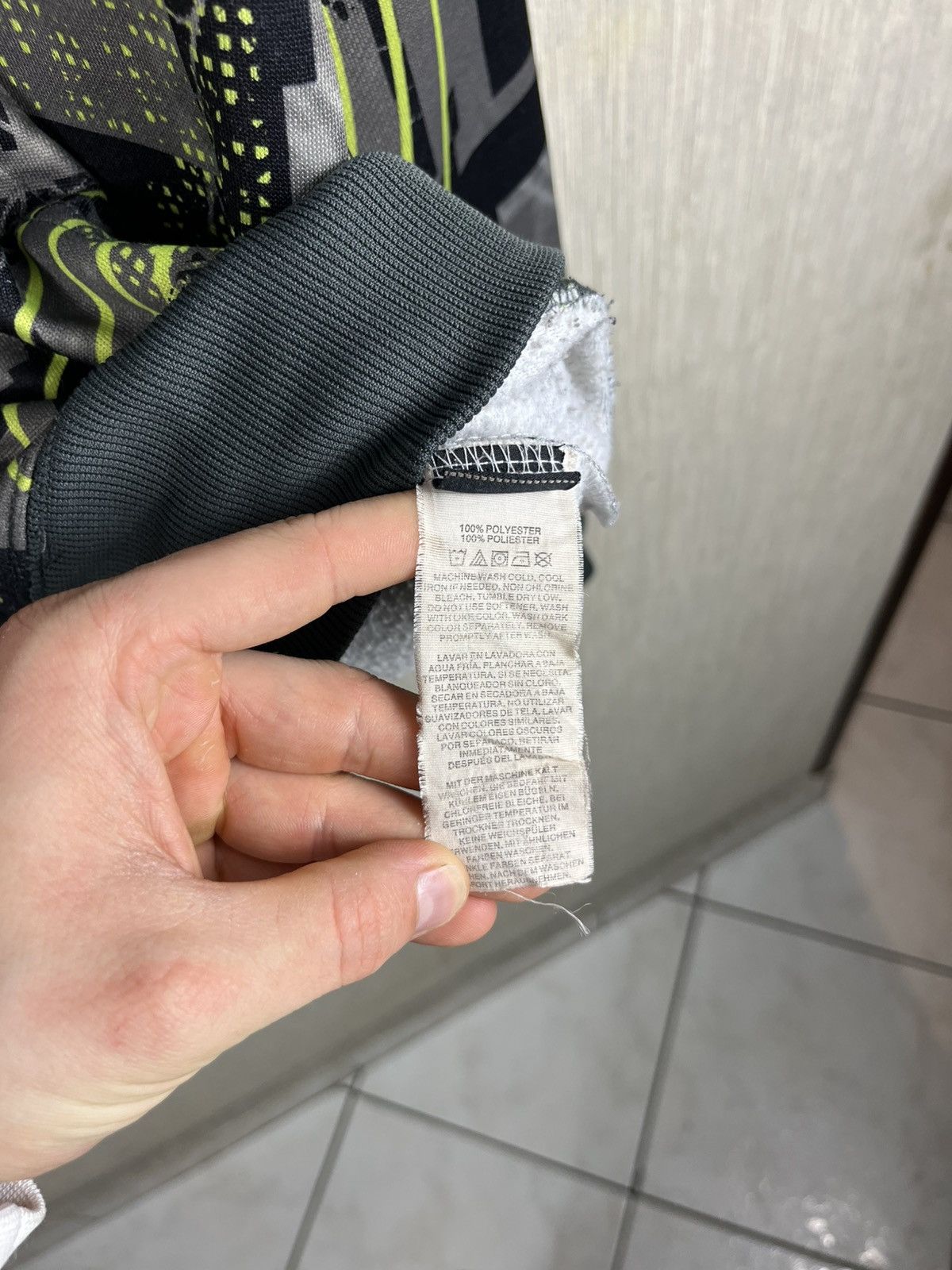 Oakley × Vintage Vintage Oakley y2k cyber patterned zip hoodie outdoor retro Size US L / EU 52-54 / 3 - 19 Thumbnail