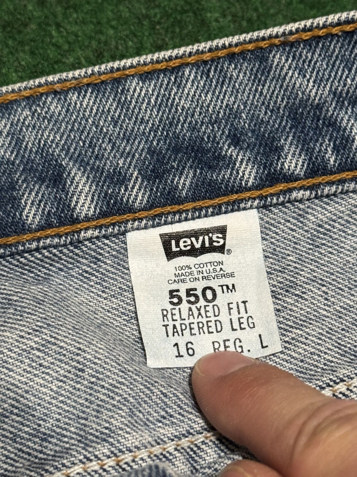 Levi's Vintage Clothing Levis 550 16 90s Relaxed 35x32 Light Wash Tapered Jeans Size 38" / US 16 / IT 52 - 4 Thumbnail