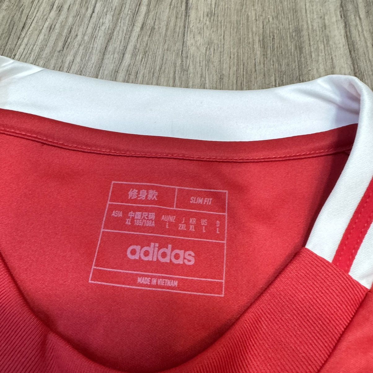 Adidas Manchester United 24/25 home shirt #6 Martinez Size US L / EU 52-54 / 3 - 6 Thumbnail