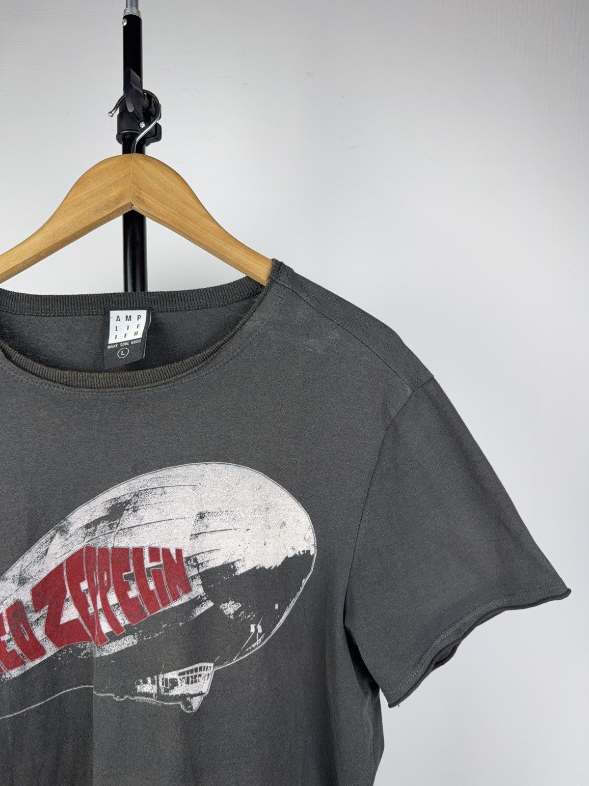 Band Tees Vintage style Led Zeppelin 2019 Big Logo Faded T shirt Size US L / EU 52-54 / 3 - 2 Thumbnail