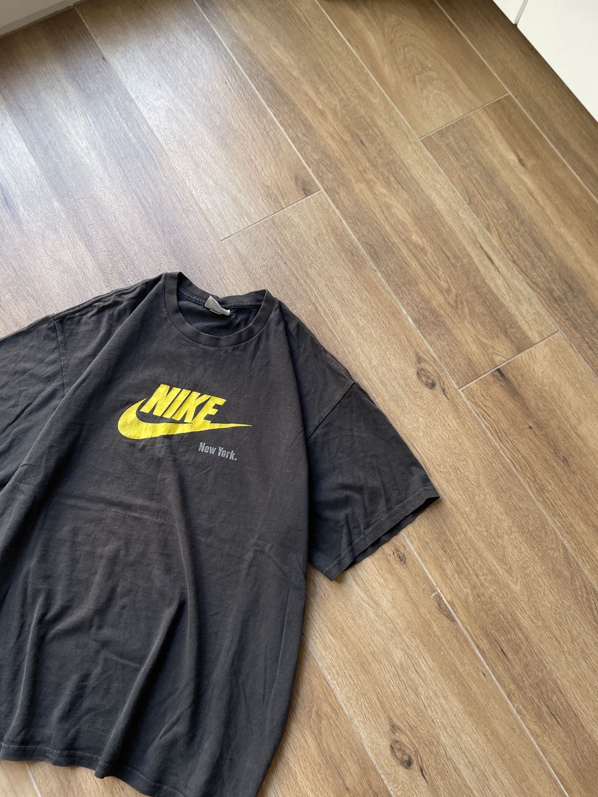 Nike Nike Vintage T-Shirt Big Logo Avant Garde Japanese Swoosh Size US XL / EU 56 / 4 - 2 Thumbnail