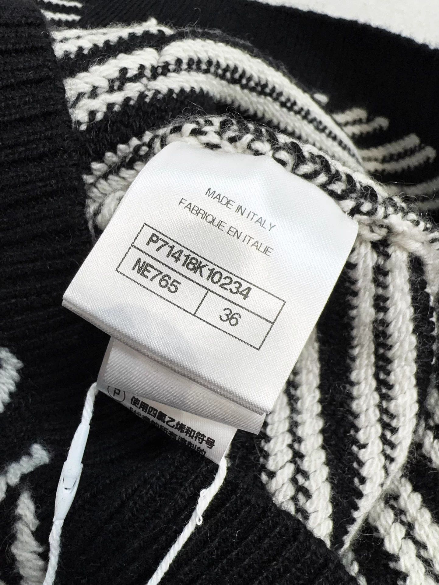 Chanel Chanel 21B Black & White Stripe Knit Cardi Vest 36 Size XS / US 0-2 / IT 36-38 - 6 Thumbnail
