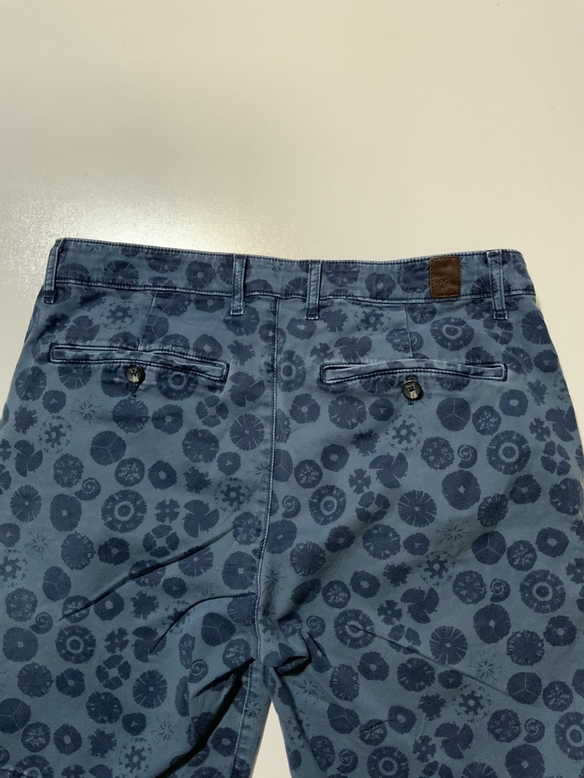 AG Adriano Goldschmied AG Adriano Goldschmied Peace Sign AOP Blue Chino Shorts Size US 33 - 8 Thumbnail