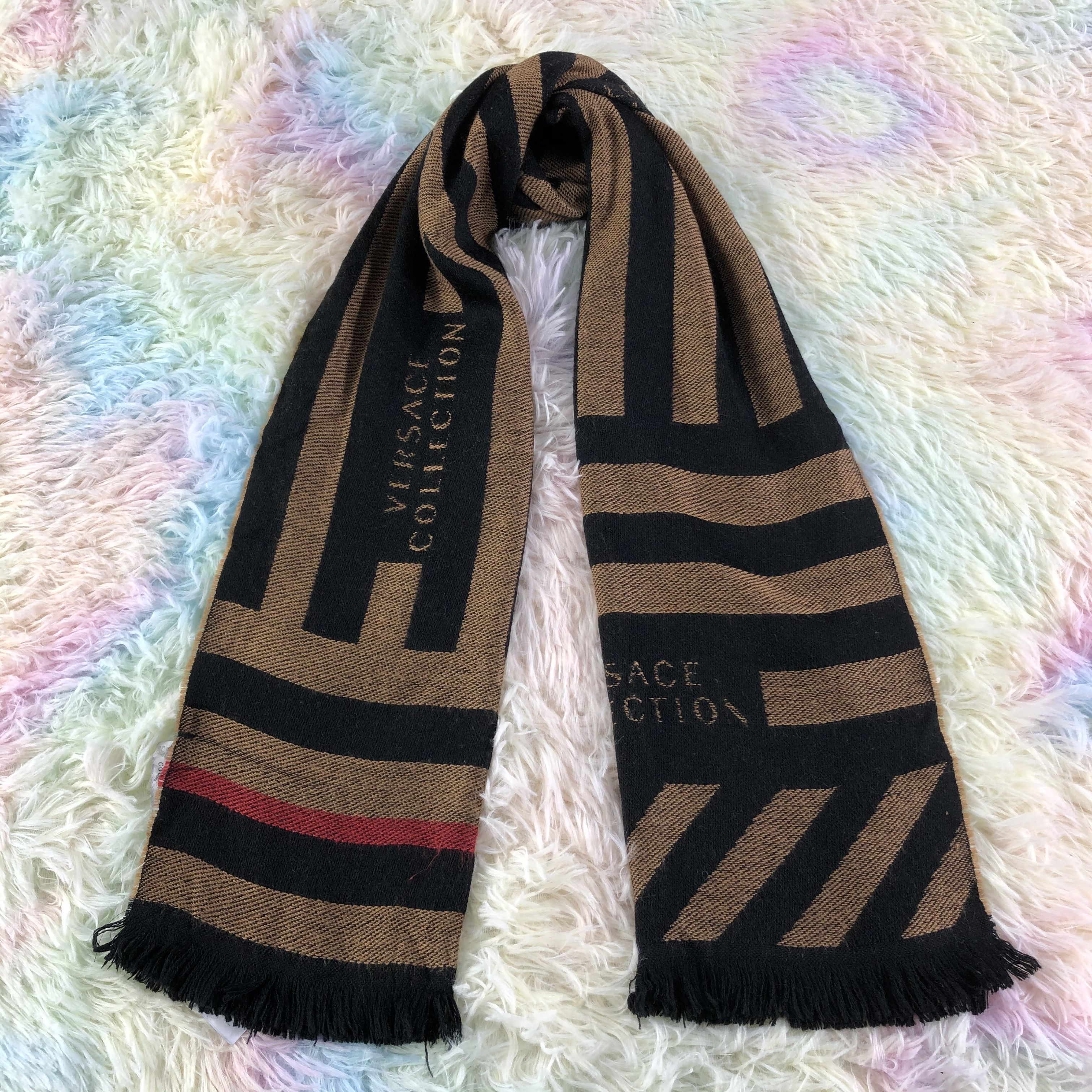 Versace Scarf / Muffler / Neckwear - KM387