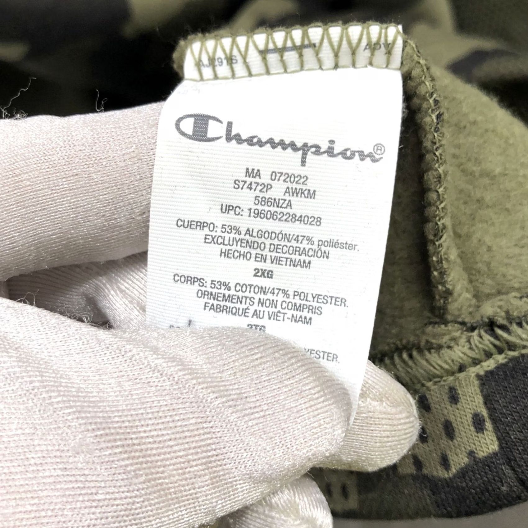 Champion Champion Camo Sweatshirt Mens 2XL Green Logo Wolf Crewneck Pullover Sweatshirt Size US XXL / EU 58 / 5 - 7 Thumbnail