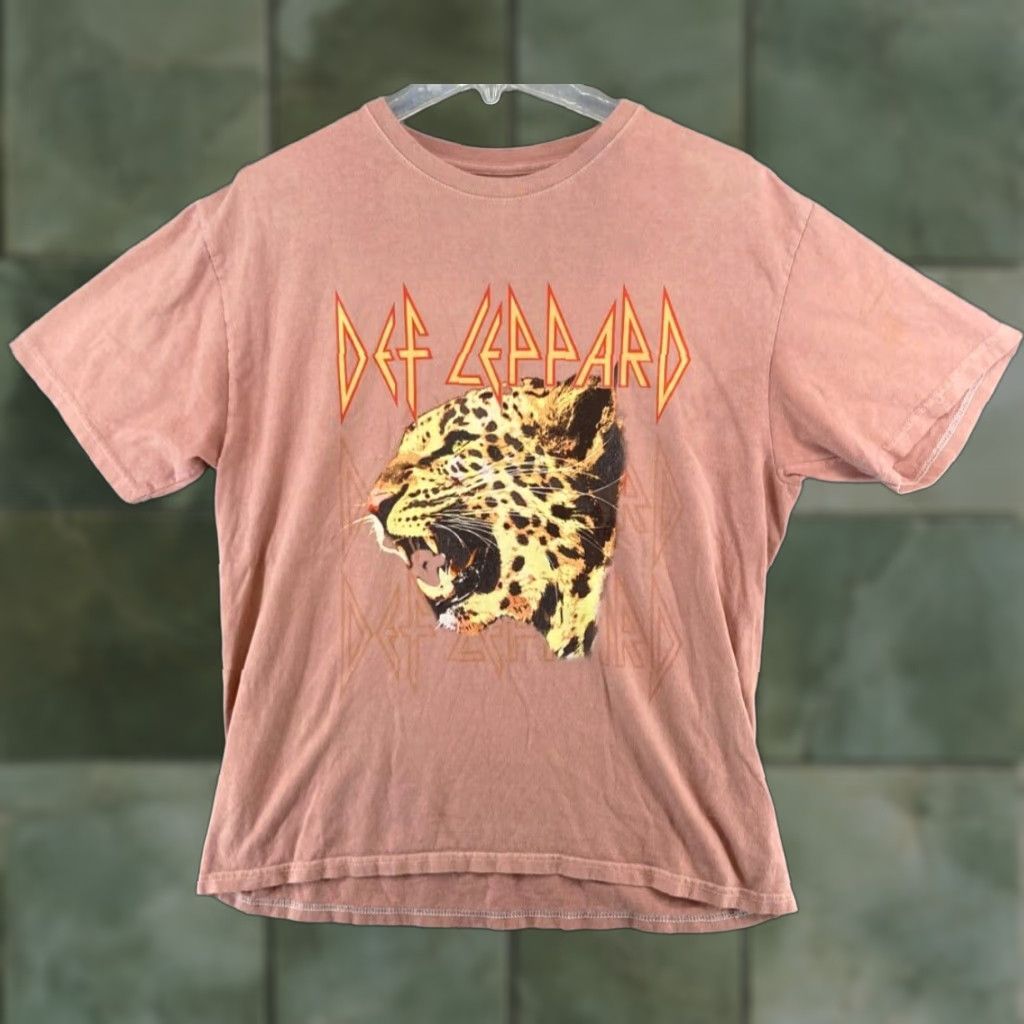 Pinko VINTAGE Def Leppard Women's T-Shirt Medium Pink Rock Music Graphic Tee Casual Cotton Jersey Regular Fit Adult Size M / US 6-8 / IT 42-44 - 1 Thumbnail