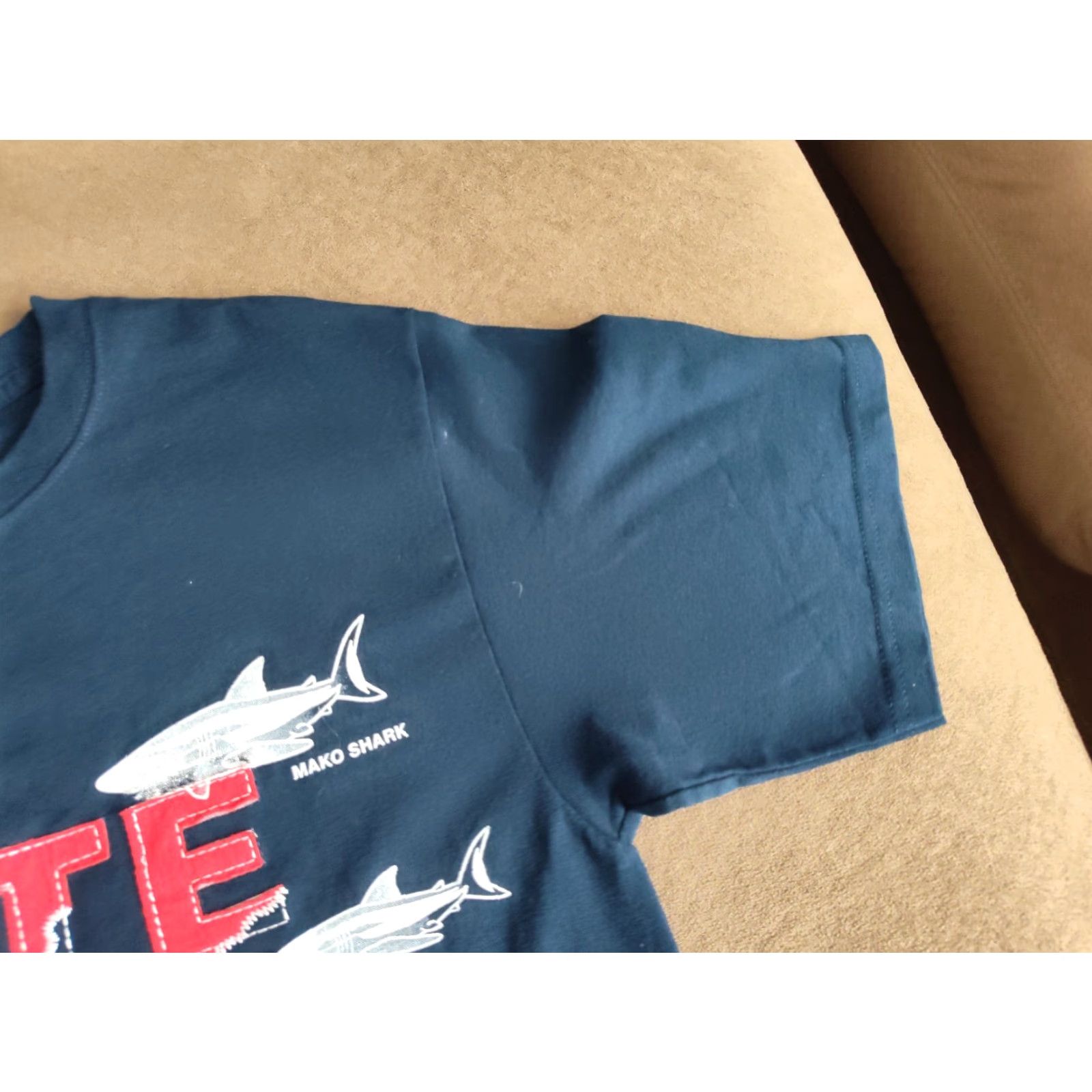 Vintage VINTAGE Yacht Club Men's T-Shirt Short Sleeve Medium Blue Sharks Wrap Around Graphic Embroidered 90s Size US M / EU 48-50 / 2 - 6 Thumbnail