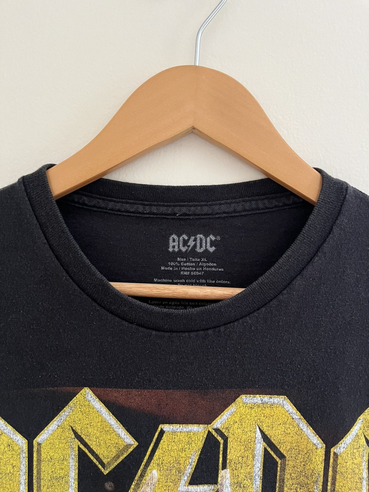 Band Tees © 2012 AC/DC ”LIVE AT RIVER PLATE” FADED T-SHIRT Size US XL / EU 56 / 4 - 8 Thumbnail