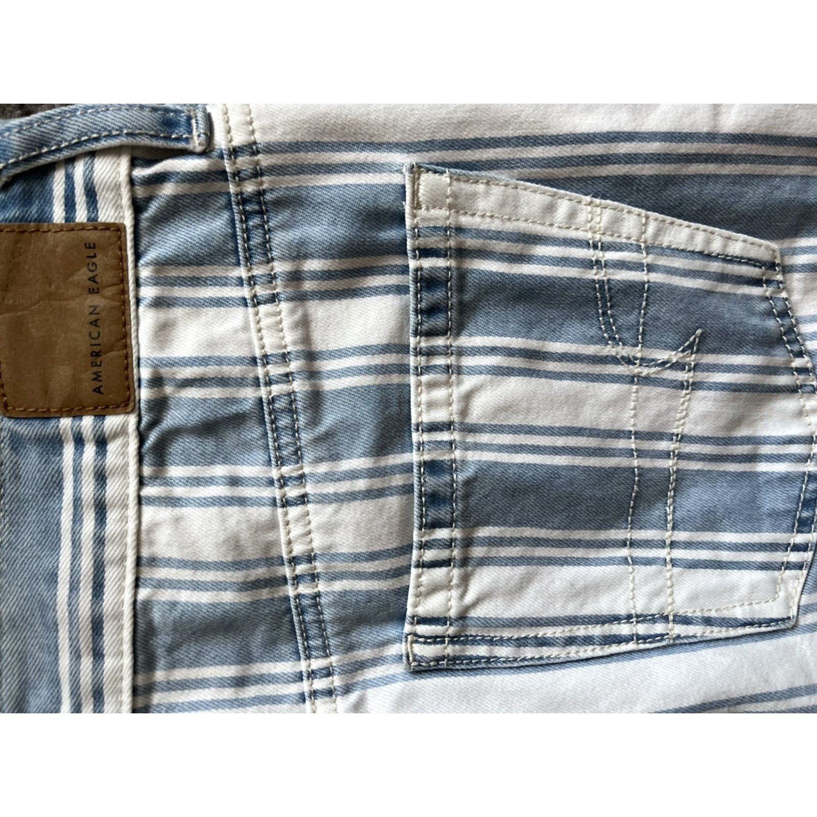 American Eagle Outfitters American Eagle Mom Jeans High Rise Pin Stripe Womens Sz 2 Light Wash 100% Cotton Jeans Vintage No Size 26" / US 2 / IT 38 - 3 Thumbnail