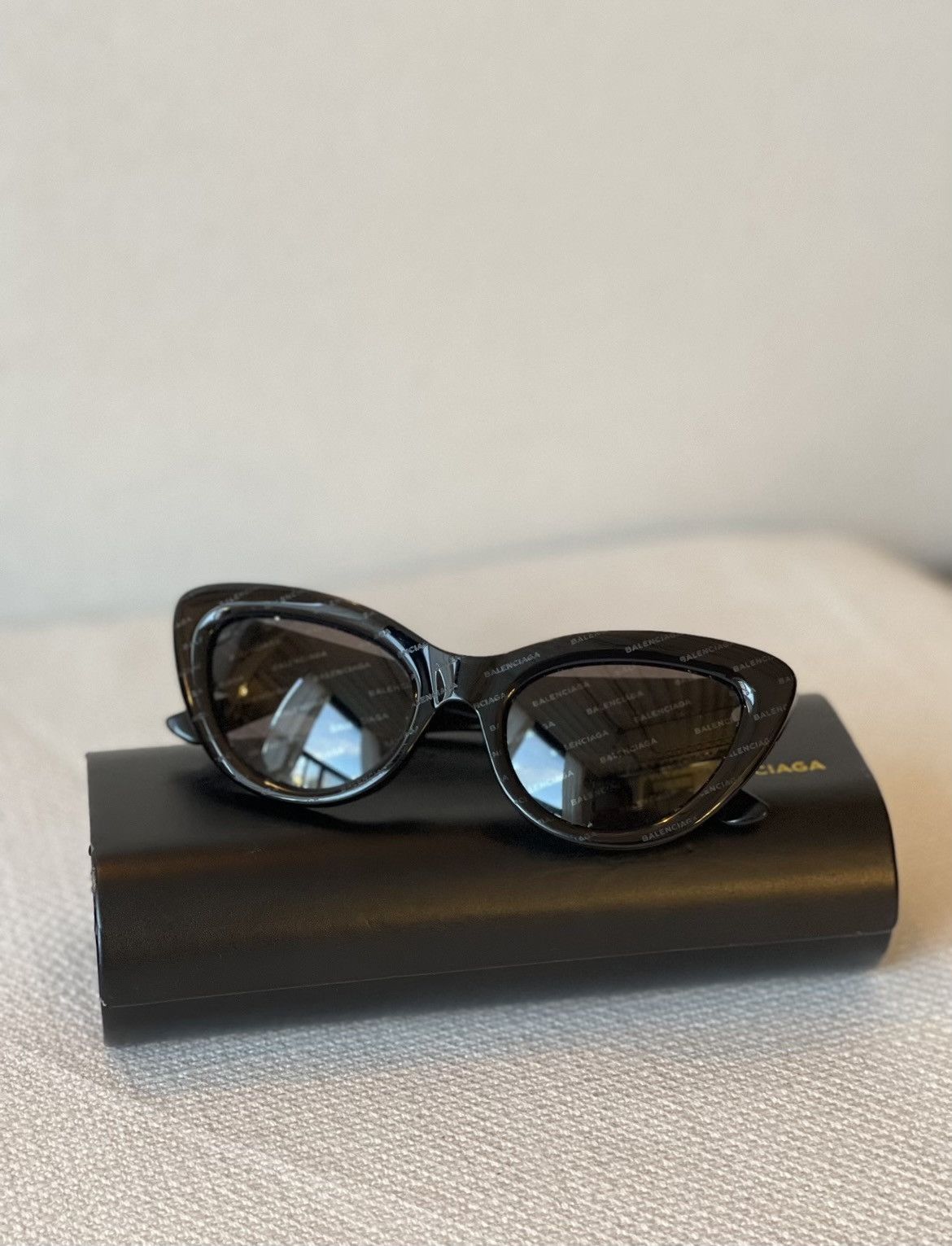 Balenciaga Balenciaga Logomania Cat Eye Sunglasses Size ONE SIZE - 7 Thumbnail